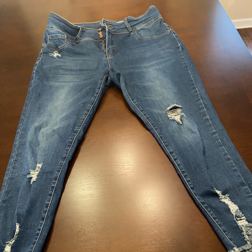 Distressed skinny crop jeans